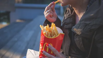 O adolescentă a mâncat timp de 15 ani doar fast-food. Fata e antrenor de gimnastică şi arată fabulos: Lumea nu înţelegea de ce fac asta