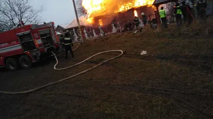 Biserică din Neamţ, distrusă de un incendiu. Focul ar fi pornit de la o lumânare