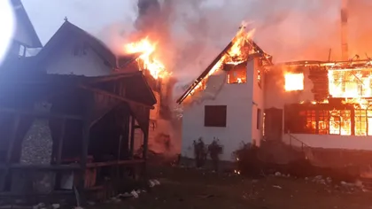 Incendiu la trei pensiuni din Moeciu de Sus. Turiștii s-au autoevacuat
