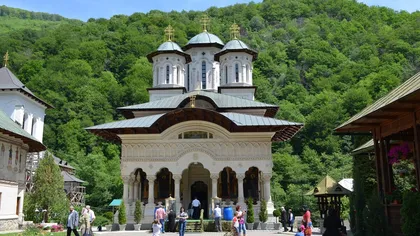 Mănăstirea Lainici în carantină, după ce mai mulţi călugări, printre care şi stareţul, s-au infectat cu COVID