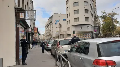 Scene şocante în Paris. Un bărbat s-a plimbat cu o MACETĂ prin centrul oraşului. Poliţiştii au intervenit VIDEO