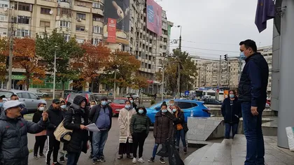 Protest al asistaţilor social din Ploieşti, REVOLTAŢI că au fost chemaţi la curăţenie. Primarul le taie banii dacă refuză munca