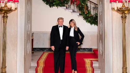 Melania şi Donald Trump în ultima fotografie oficială de Crăciun în calitate de cuplu prezidenţial