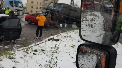 Accident cumplit la ieșirea din București! O tânără de 24 de ani, care se afla la volanul unui Mercedes, rănită grav în urma unei coliziuni cu un camion al Armatei