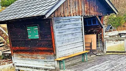 Un român a cumpărat o baracă din lemn cu peste 700.000 de euro în Austria. Nu are apă curentă şi nici curent