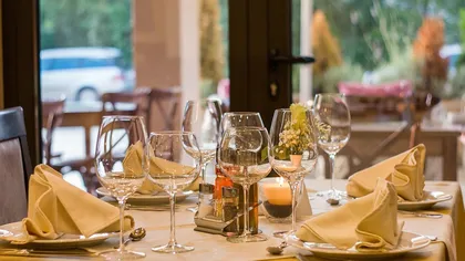 Soluţia ingenioasă găsită de hotelierii români pentru a avea clienţi la masă în restaurant