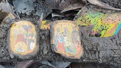 Fenomen miraculos după incendiul care a mistuit o biserică din Suceava. Cum au rămas două incoane INTACTE după ce focul a lăsat doar scrum în jur: Iată cum Dumnezeu ne uimeşte de fiecare dată - FOTO