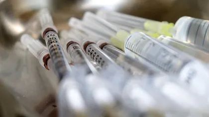 Probleme cu stocurile de vaccin, producătorii avertizează UE