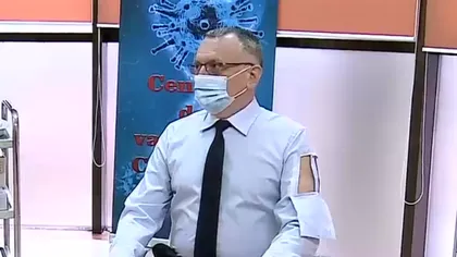 Sorin Cîmpeanu explică de unde are cămaşa cu care s-a prezentat la vaccinare: 