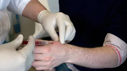 Adevărul despre cipuri. De ce nu pot fi ele implantate prin intermediul vaccinurilor, explicaţiile fizicianului Cristian Presură