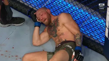 Conor McGregor, făcut KO de Dustin Poirier! Irlandezul a terminat meciul plin de sânge VIDEO