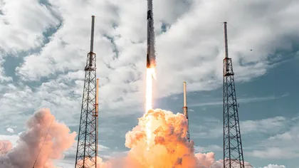 Elon Musk a stabilit un record mondial. Dintr-o singură lansare, Space X a plasat pe orbită 143 de sateliţi