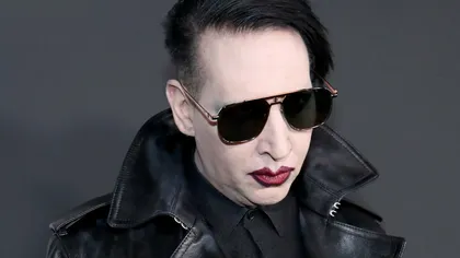 Cântăreţul Marilyn Manson neagă acuzaţiile de hărţuire şi viol. A fost abandonat de casa sa de discuri