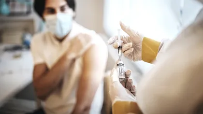 Câţi români au făcut COVID după ce s-au vaccinat cu prima doză