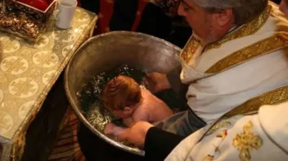 ÎPS Calinic, prima voce din BOR care vorbeşte despre reforma botezului după tragedia de la Suceava: Se va analiza practica scufundării pruncilor 