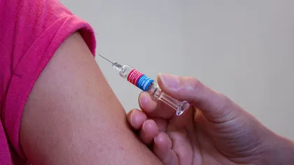 Valeriu Gheorghiţă anunţă ce se întâmplă cu rapelul în cazul femeii care a făcut şoc anafilactic după vaccinul produs de AstraZeneca