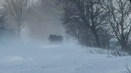 Prăpăd în țară din cauza vremii. Drumuri blocate de ninsori în mai multe judeţe