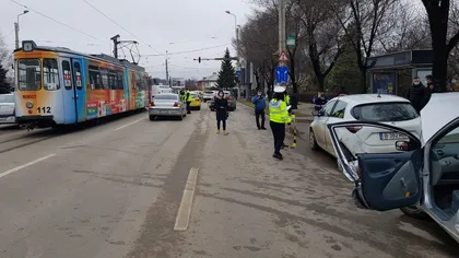Accident cu şase maşini şi un tramvai în Iaşi VIDEO