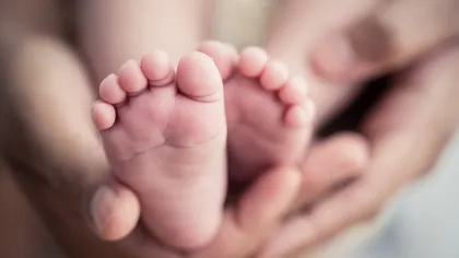 O asistentă medicală a născut un bebeluş cu anticorpi, după ce s-a vaccinat cu Moderna