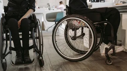 Persoanele cu membre amputate nu vor primi certificat de handicap fără a mai merge la reevaluare. Cum au fost umilite de parlamentari