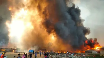 Incendiu devastatator într-o tabără de refugiaţi. Cel puţin şapte persoane au murit, aproape 10.000 de locuinţe au fost distruse VIDEO