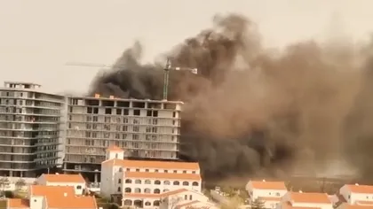 Incendiu puternic în Mamaia Nord. A ars o clădire aflată în construcţie dintr-o zonă rezidenţială. VIDEO