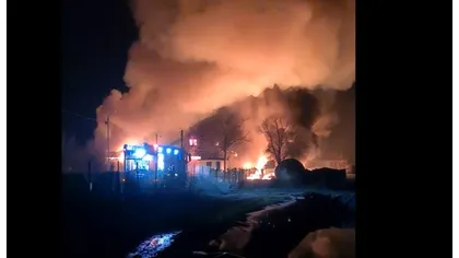 Incendiu fabrica de ţiţei din Prahova. Muncitorii care au suferit arsuri grave, transferaţi la spitalele din străinătate