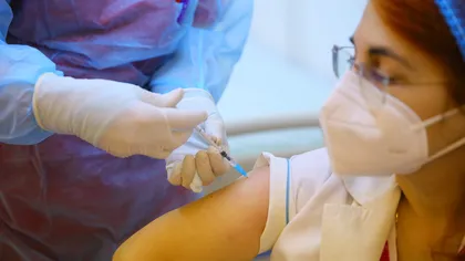 Un reputat epidemiolog aruncă bomba: Vaccinurile nu vor putea stăvili răspândirea! Nu se exclude un scenariu cu o mai mare contagiere