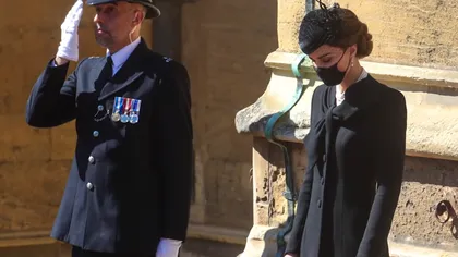 Cât costă rochia lui Kate Middelton, cu care a făcut furori la înmormânarea prinţului Philip VIDEO