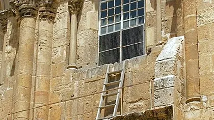 Scara nemişcată. Povestea scării de pe zidul Bisericii Sfântului Mormânt, ţinută în acelaşi loc de trei secole