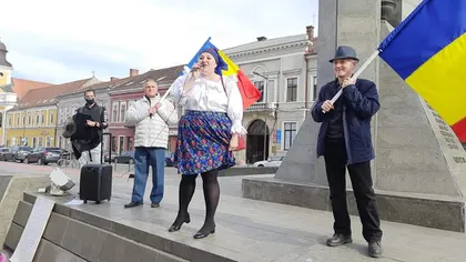 Diana Şoşoacă a protestat la Cluj, alături de Gheorghe Funar. Atacuri la Klaus Iohannis, Raed Arafat şi Vlad Voiculescu VIDEO