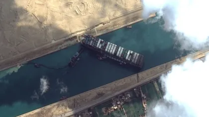 Şeful Autorităţii Canalului Suez estimează la un miliard de dolari pierderile provocate de blocarea navei Ever Given