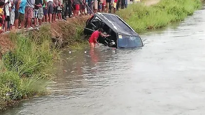 Tragedie, o maşină cu muncitori a căzut într-un canal. 13 persoane au murit înecate