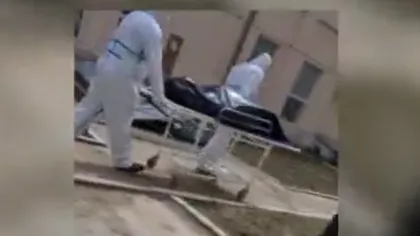 Imagini șocante! Mort purtat cu targa prin curtea Spitalului Colentina VIDEO