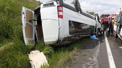 Microbuz răsturnat pe cel mai periculos drum din Cluj. Opt persoane, rănite în urma accidentului