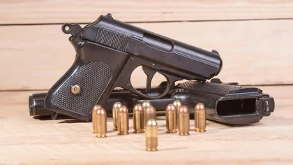 Lucian Bode anunţă o captură-record de arme letale, 2.850 de pistoale cu glonţ