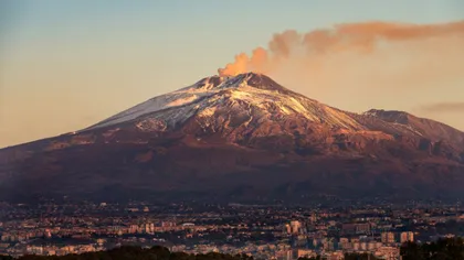 Vulcanul Etna a erupt din nou, la 48 de ore de la ultima erupție. Imagini spectaculoase surprinse de martori