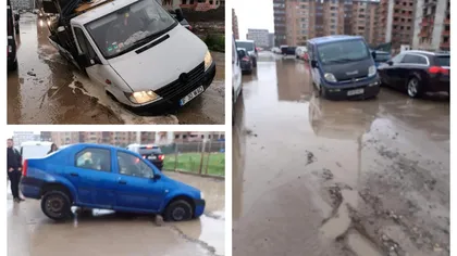 Maşini îngropate în drumul surpat de ploi, lângă Bucureşti. Natura dezlănţuită a produs pagube uriaşe