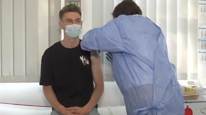 Ministrul Sănătăţii a vaccinat un tânăr de 19 ani: 