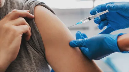 Vaccinare fără programare, începând de sâmbătă, 8 mai. Oamenii pot merge la orice spital militar din ţară pentru a se imuniza