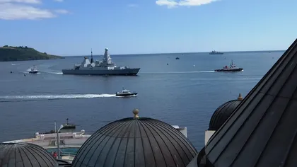 Rusia avertizează că va bombarda navele britanice care se vor mai apropia de Crimeea. 