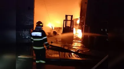 Incendiul de la incineratorul de deşeuri periculoase din Brazi nu a fost stins. Descoperirea terifiantă, făcută de pompieri: 