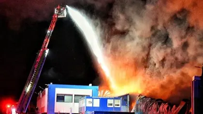 Incendiu devastator în Timiş, fabrica de frigidere a fost făcută scrum. 500 de oameni au rămas acum fără loc de muncă VIDEO