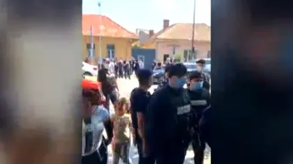 Protestul disperării la Târgu Mureş. Oamenii au ieşit în stradă împotriva cămătarilor care le iau casele VIDEO