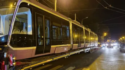 Primul tramvai turcesc a ajuns la Timişoara. Face parte dintr-un lot cumpărat cu bani europeni. Când intră în probe