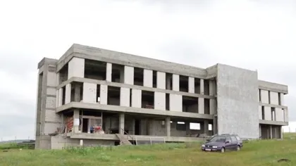 Casa Corpului Didactic, din Suceava, a devenit un grajd. Investiția de 2,3 milioane a Ministerul Educaţiei, abandonată de autorități