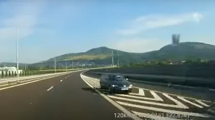 La un pas de tragedie. Sofer, filmat pe contrasens pe autostrada A1. Impactul fatal, evitat în ultima clipă VIDEO