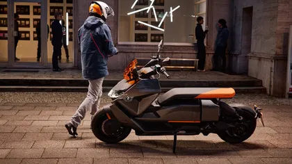 BMW a lansat scuterul electric inspirat din filmele SF. Prinde 120 km/h şi costă cât o Dacie Logan