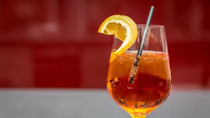 Ce cocktailuri cu Aperol să încercăm în această vară. Trei rețete pe care le poți prepara acasă