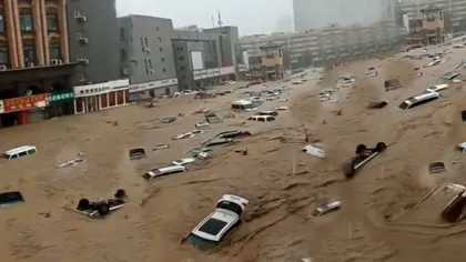 Inundaţii cum se văd o dată la 1.000 de ani. În trei zile a plouat cât într-un an, maşinile plutesc precum peştii FOTO ŞI VIDEO
